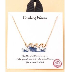 NWT Gold Wave Chain Necklace